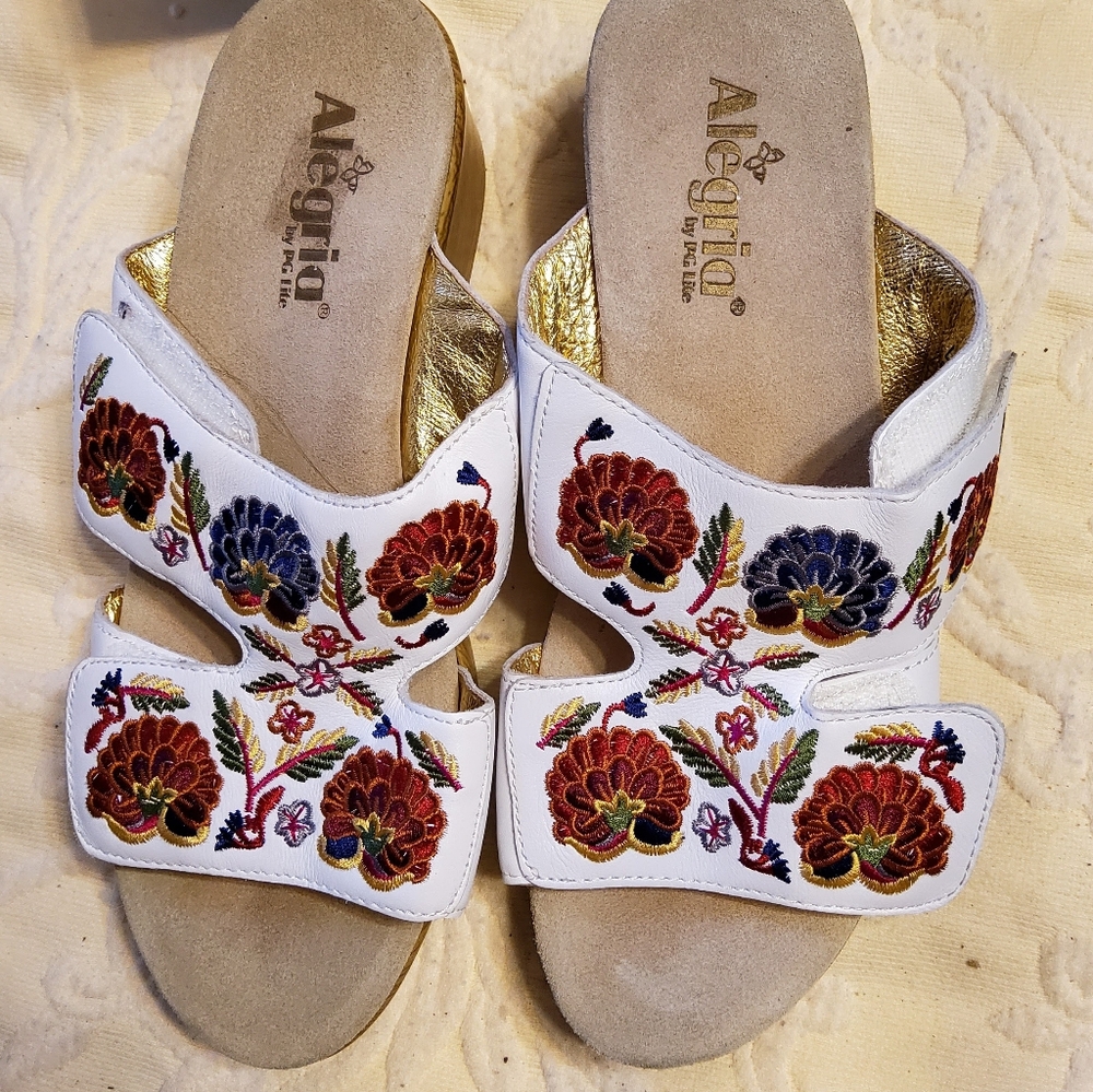 ALEGRIA "LINN" Embroidered Sandal